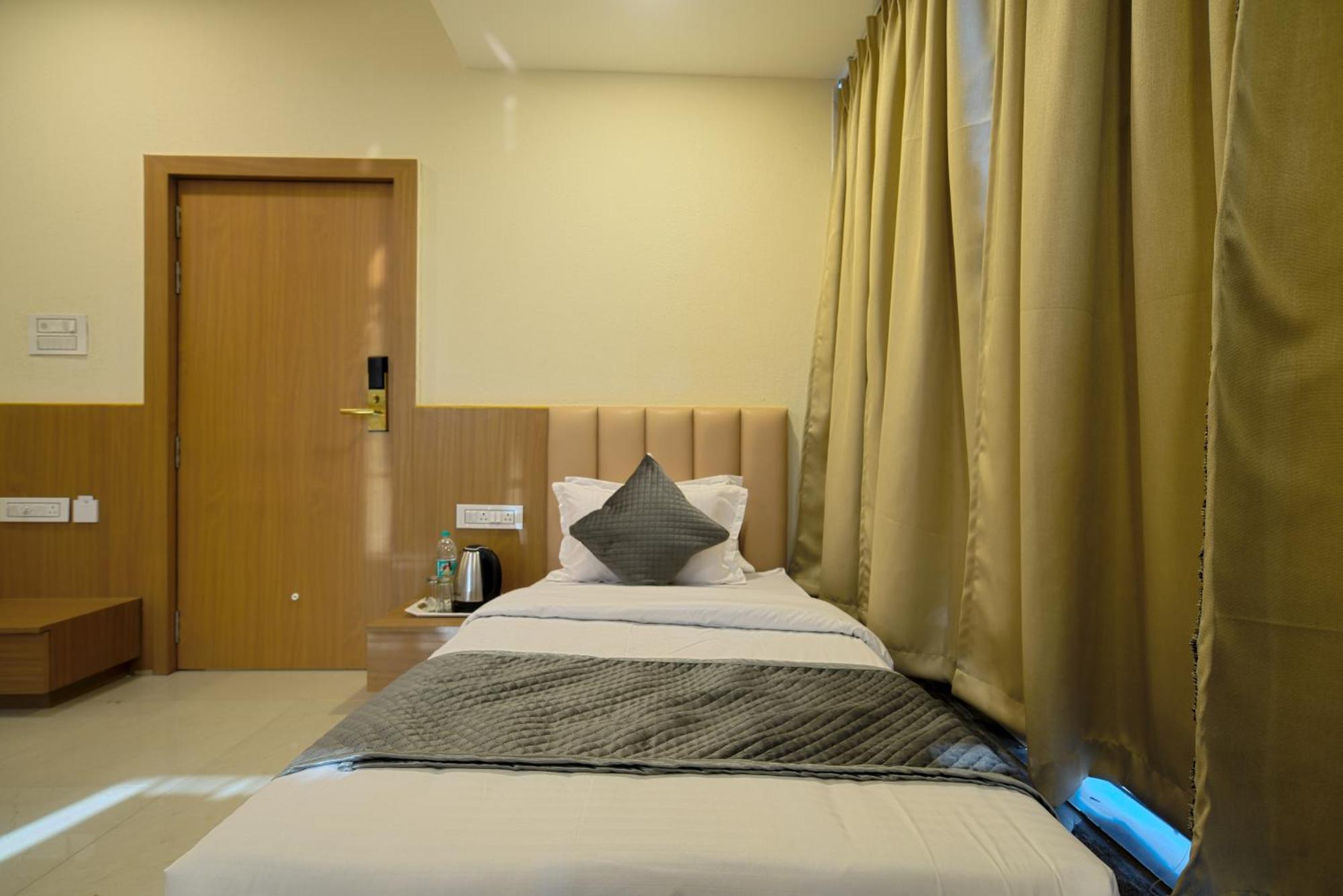 Hotel Shivlok Ujjain Cameră foto